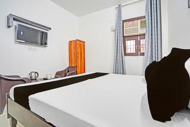 Rooftop Castle Hotell Noida Exteriör bild